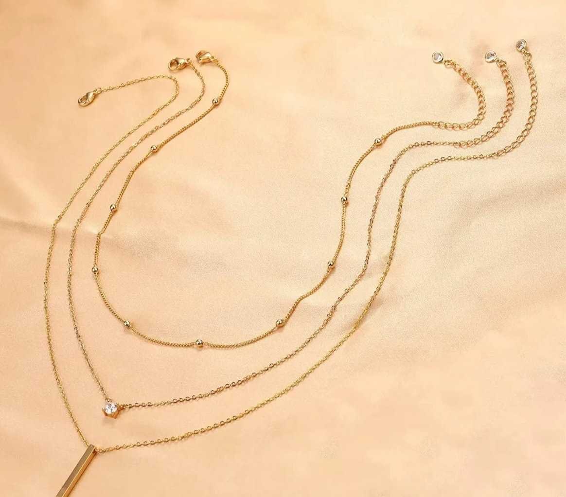 3 cadenas de oro laminado con 2 dijes