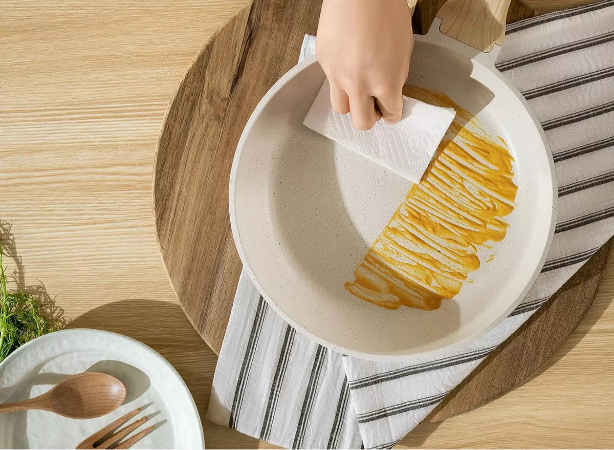 Juego de ollas, sartenes y utensilios antiadherentes