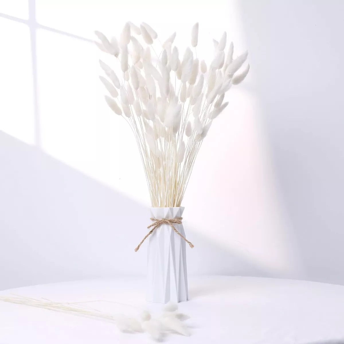 Florero con flores secas de cola de conejo - 90 unid